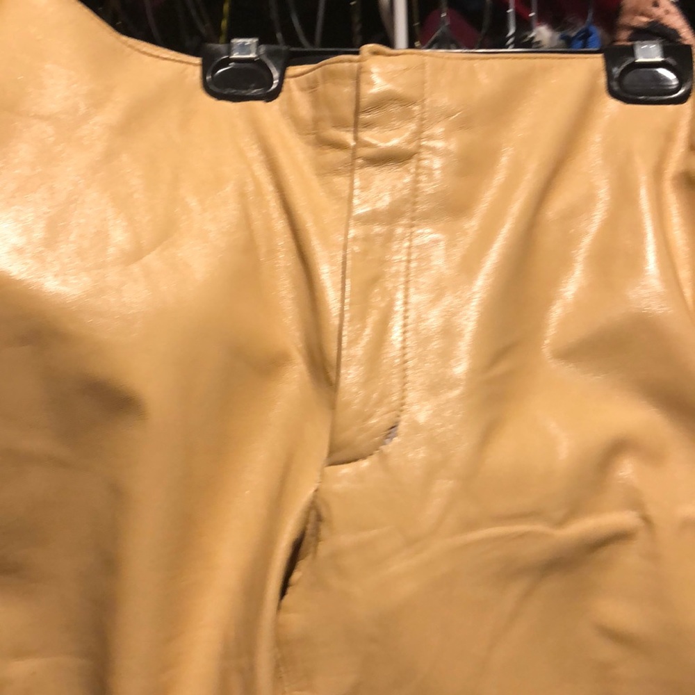 Sz 10. 100%leather, poly lining, loose stitch frt